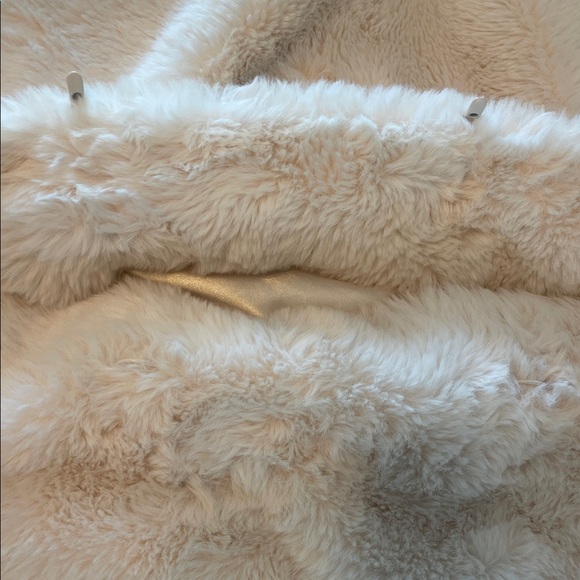 DKNY Plush Winter White Teddy Jacket Size XL PTP 26” EUC - Picture 13 of 13